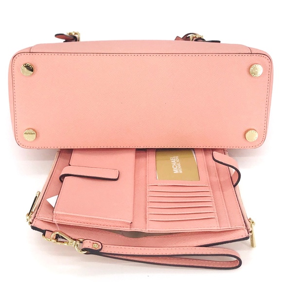 Michael Kors Large Ciara Tote Wallet Set - Picture 5 of 8